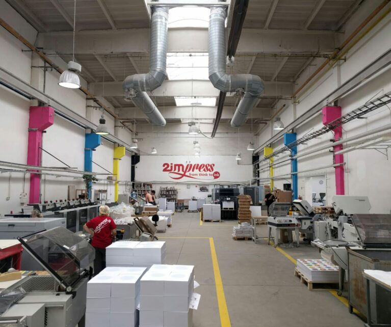 Projektujemy wszystko, co możesz dotknąć – od wizytówek po banery – byś robił świetne wrażenie także w świecie offline.