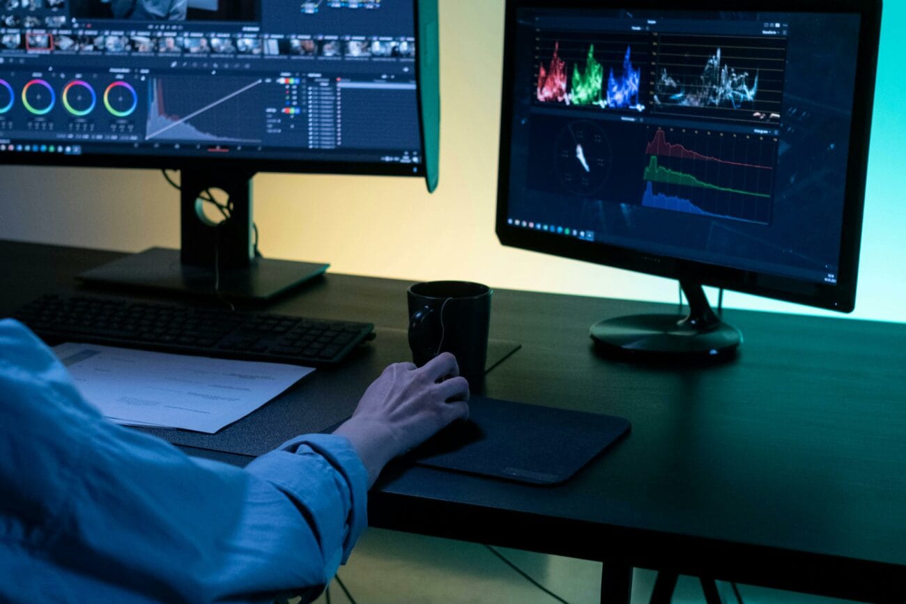 Opowiedz historię bez słów. Projektujemy wideo, które hipnotyzuje i sprzedaje: od viralowych formatów na social media, po fotorealistyczne wizualizacje produktów, które wyglądają lepiej niż w rzeczywistości.